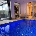 Holiday home Magnolia House With Indoor Swimming Pool And Sauna
