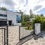 Magnolia House With Indoor Swimming Pool And Sauna Holiday home