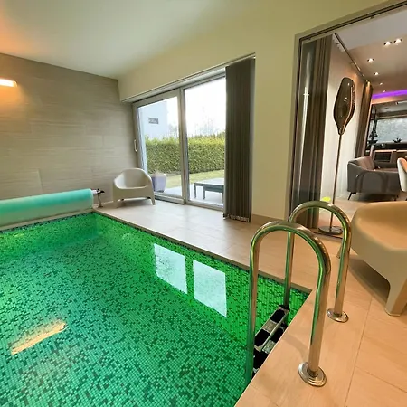 Magnolia House With Indoor Swimming Pool And Sauna Hébergement de vacances Tallinn