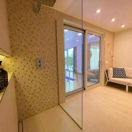 Magnolia House With Indoor Swimming Pool And Sauna *
