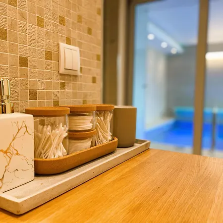 Magnolia House With Indoor Swimming Pool And Sauna *