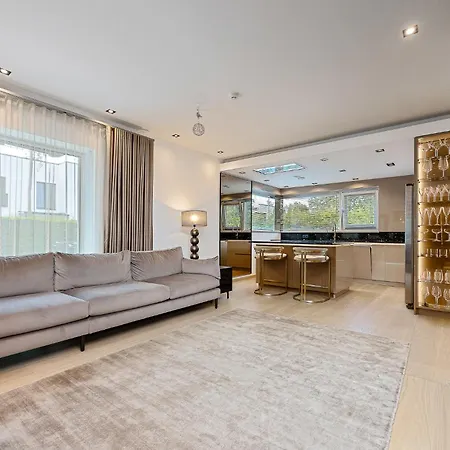 Magnolia House With Indoor Swimming Pool And Sauna Tallinn