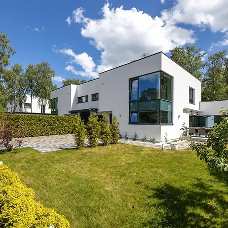 Magnolia House With Indoor Swimming Pool And Sauna Holiday home
