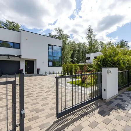 Magnolia House With Indoor Swimming Pool And Sauna Semesterbostad