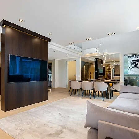 Magnolia House With Indoor Swimming Pool And Sauna *